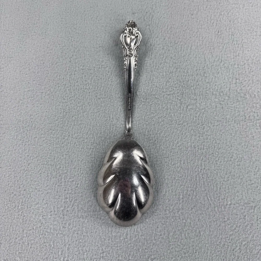 International Lyon Frontenac Shell Casserole Spoon International 9-1/8